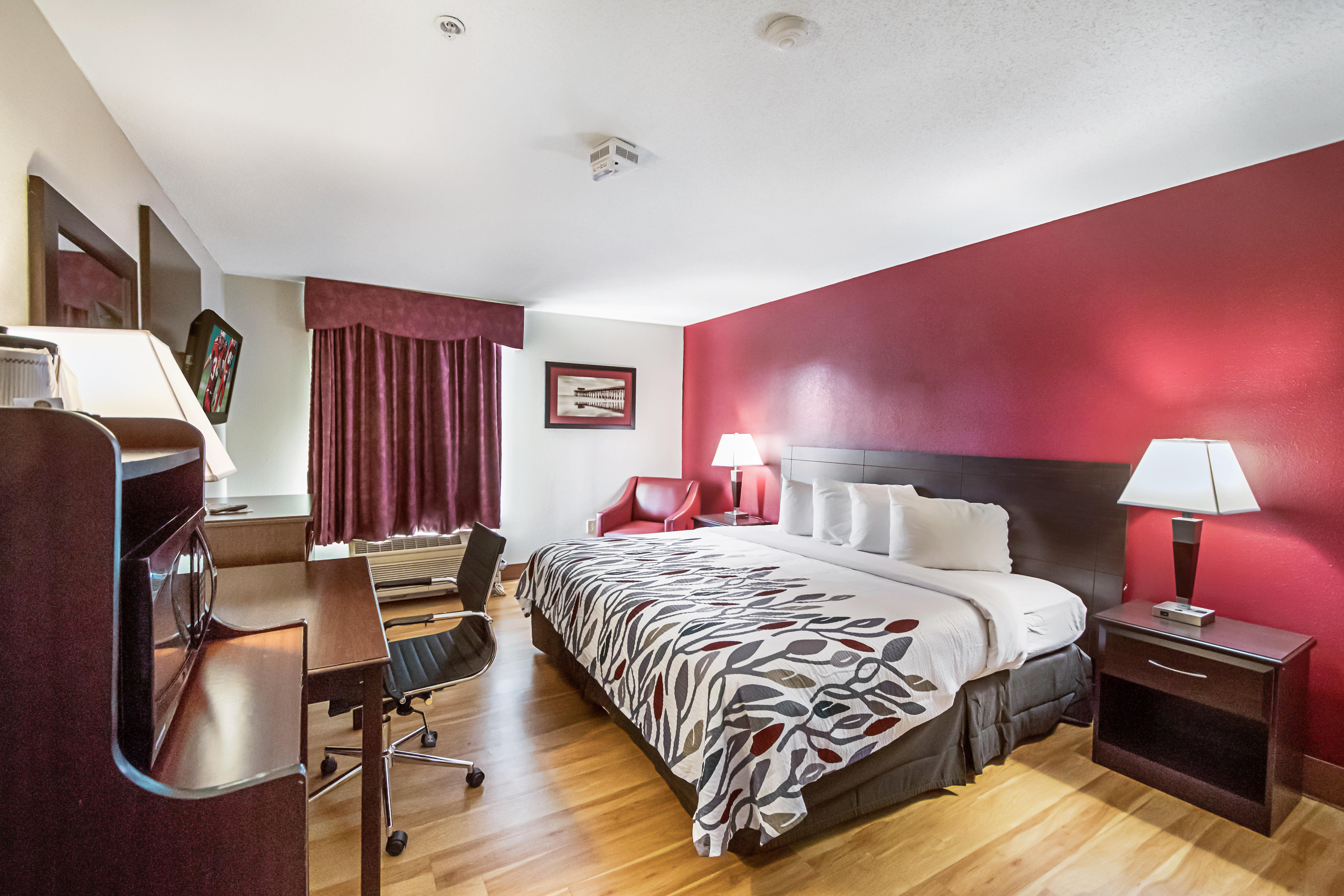 Clarion Pointe Hotel Archdale Exterior photo