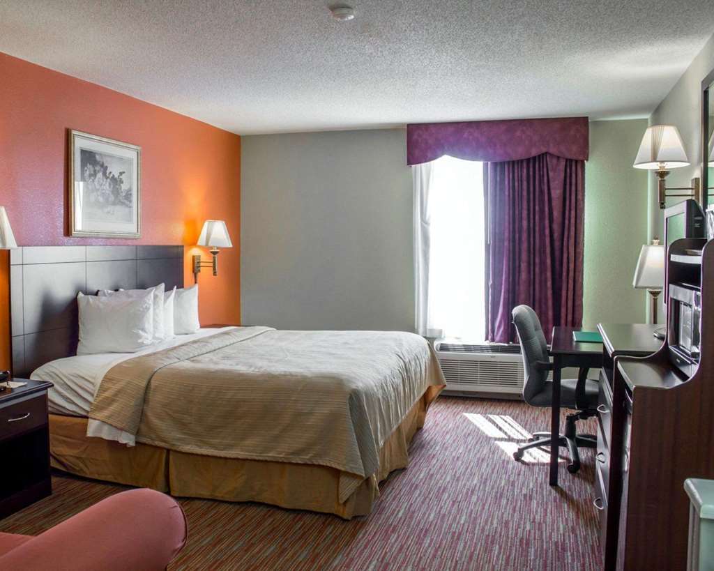 Clarion Pointe Hotel Archdale Room photo